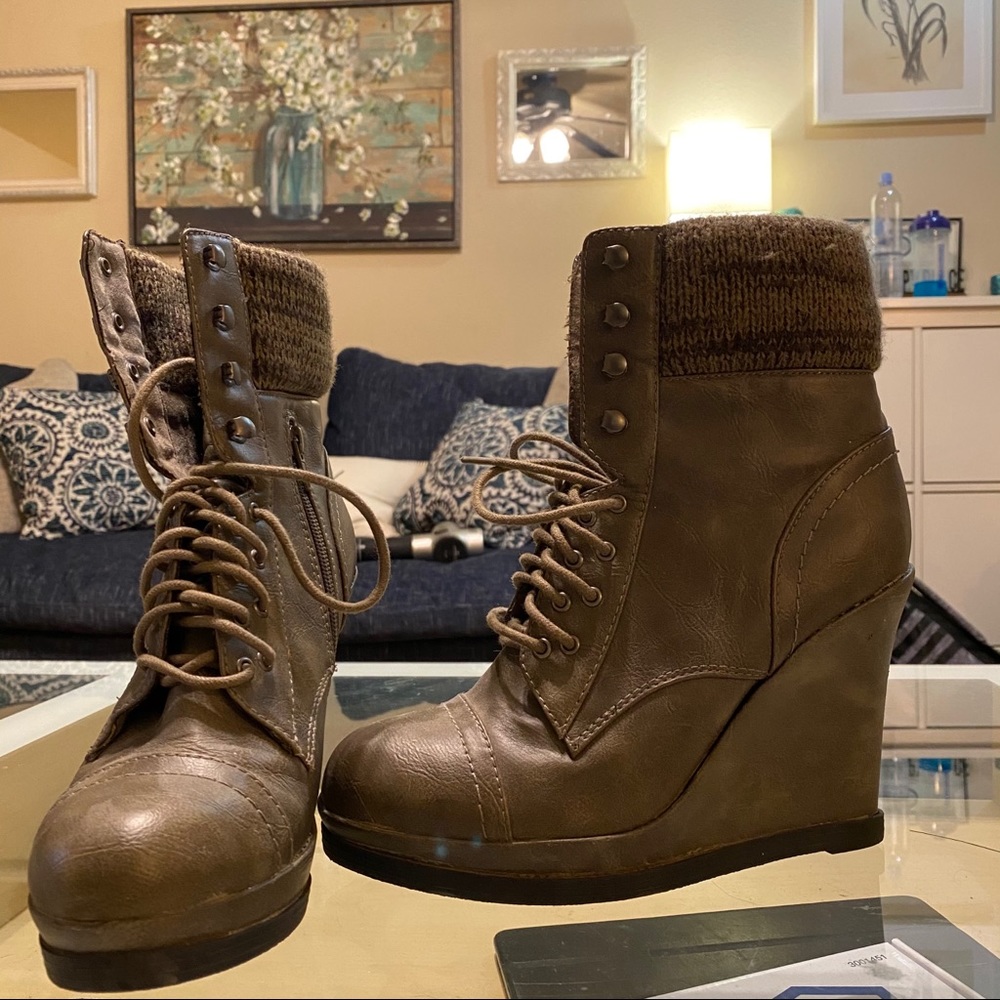 Mossimo Size 8.5 Heeled Booties